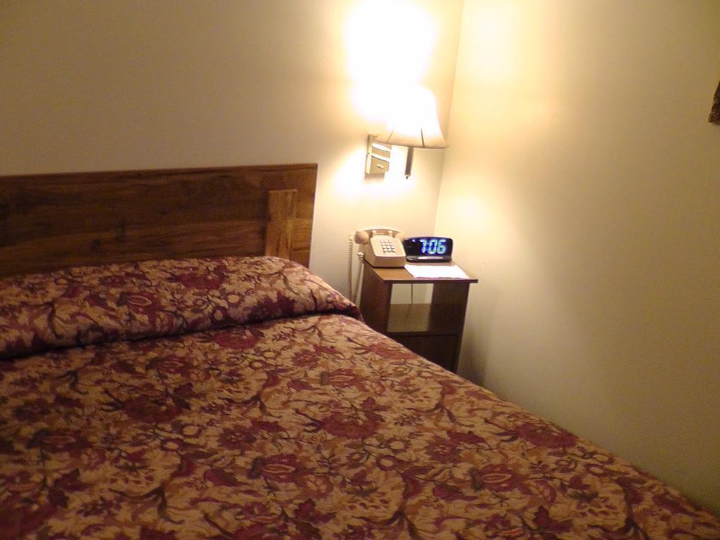 Motel 95 & Campground Hixton 外观 照片