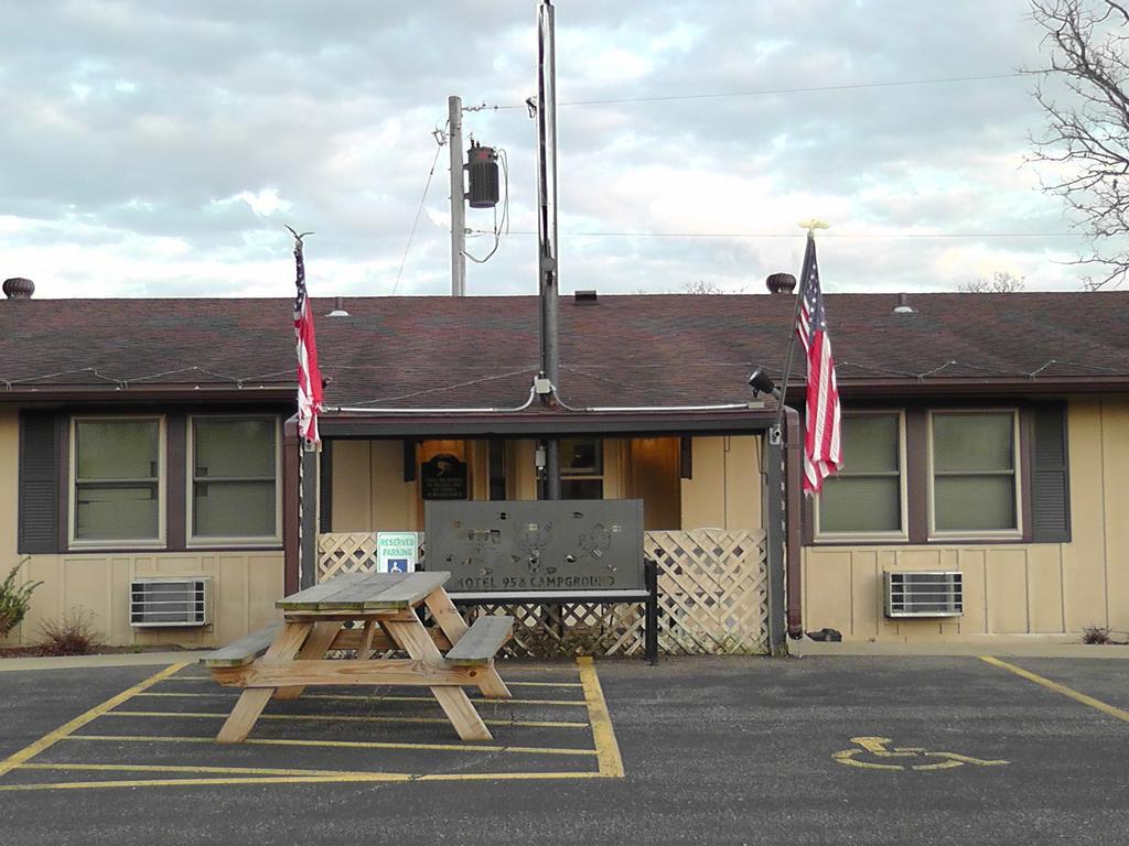 Motel 95 & Campground Hixton 外观 照片