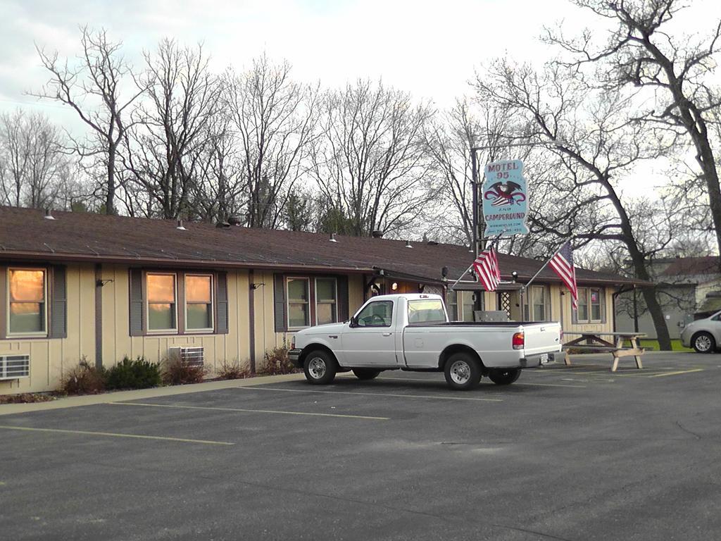 Motel 95 & Campground Hixton 外观 照片